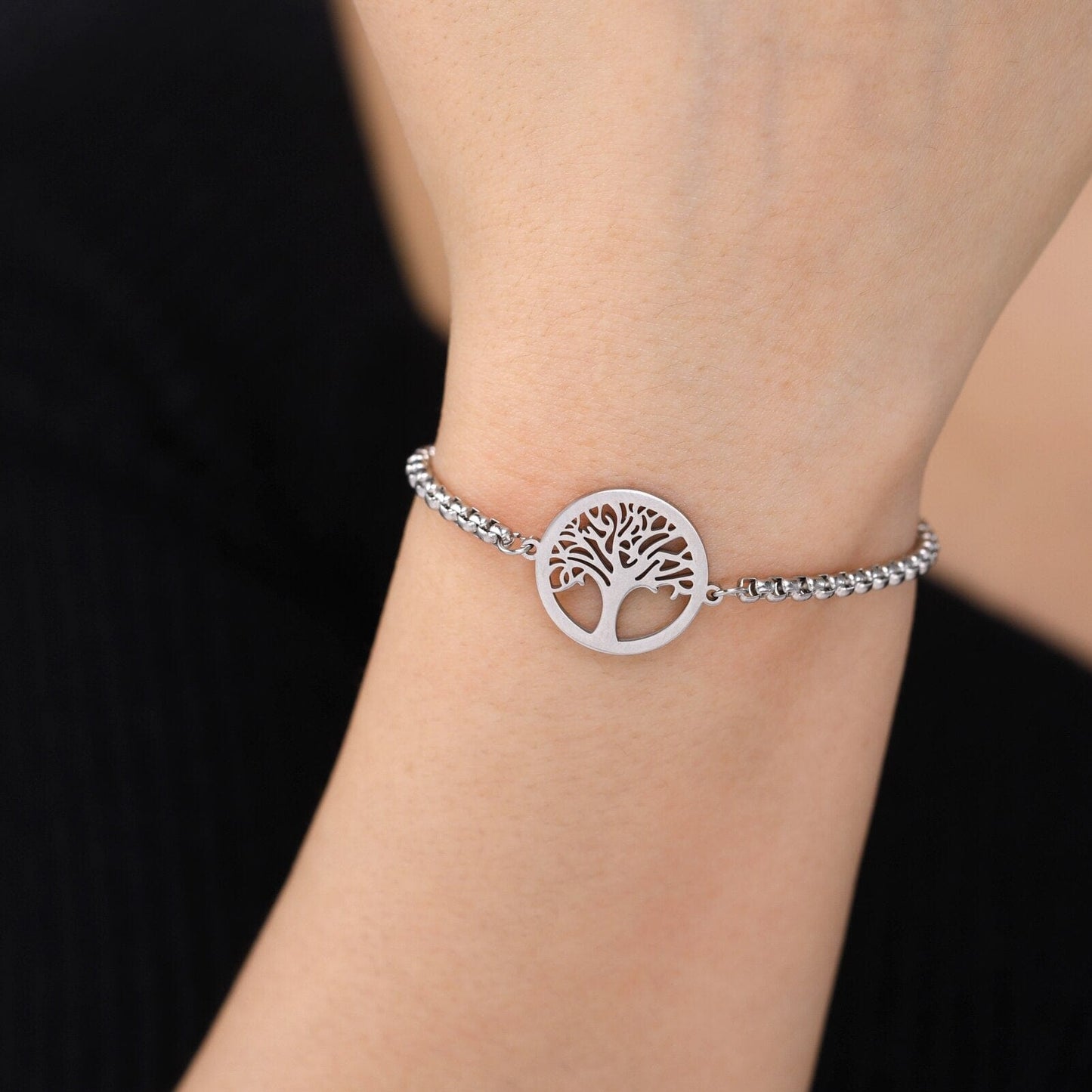 Bracelet For Women Stainless Steel Bracelets Hollow Life Tree Classic Fashion Style Jewelry Wedding Party Gifts