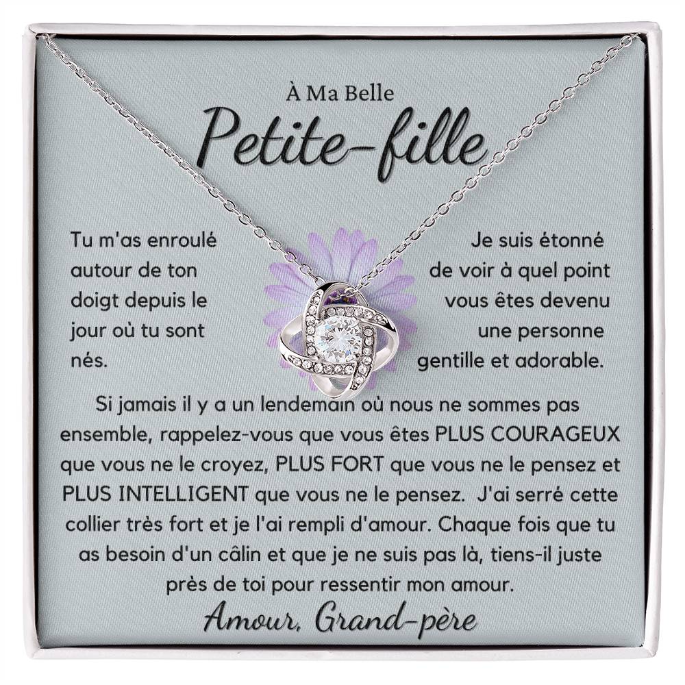 Imaginez sa réaction en recevant ce magnifique Collier Love Knot. Représentant un lien incassable entre deux âmes, cette pièce est ornée d'un magnifique pendentif orné de cristaux de zircons cubiques de qualité supérieure. Surprenez votre bien-aimée avec ce magnifique cadeau !